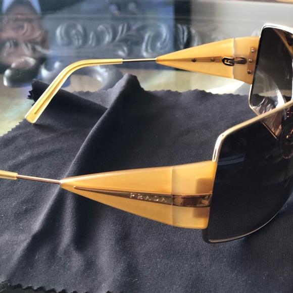 Authentic limited edition Prada sunglasses - Picture 2 of 3